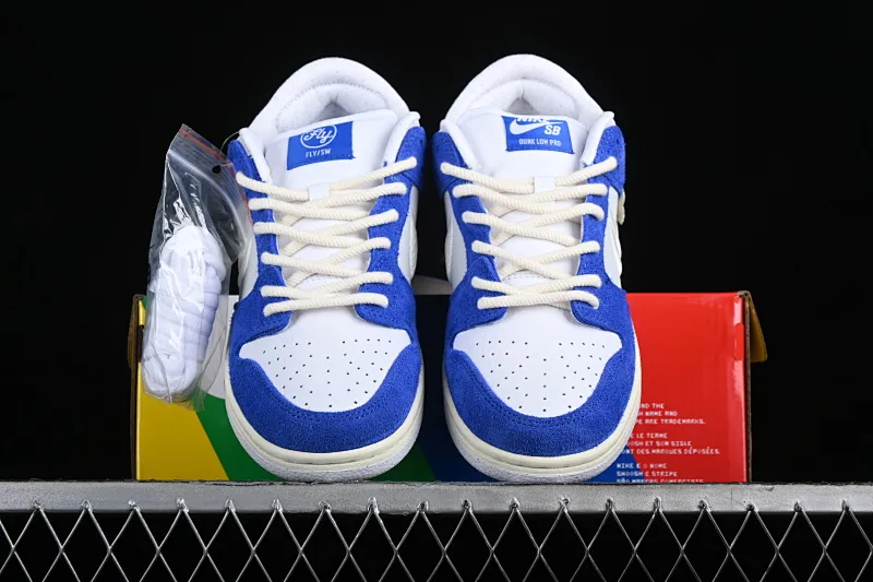 All categories Nk SB Dunk Series Nk SB Dunk Low low-top sneakers April Skateboards x Nk SB Dunk Low joint model Frozen Rose SB smashed backboard fashion casual sneakers FD2562-400